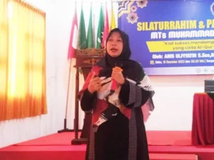 Kiat Mendidik Anak Berakhlak Mulia