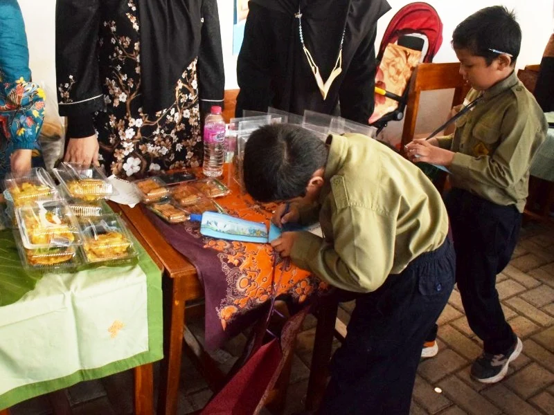 MIM Sapro Buka Pasar Mini