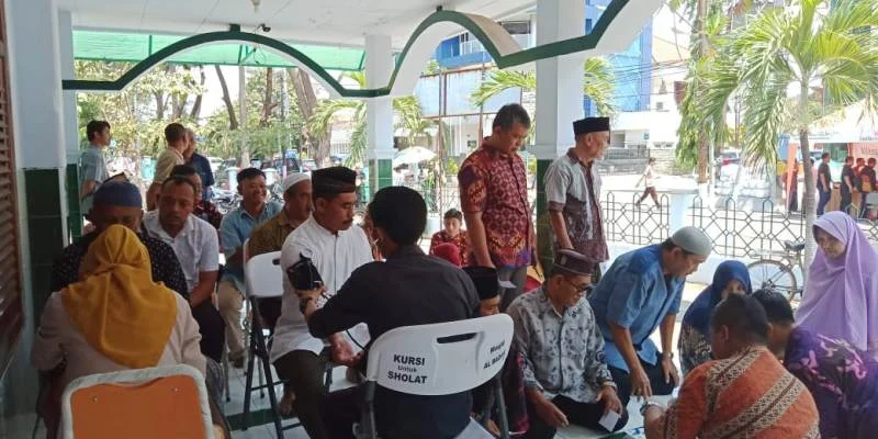 Usai Shalat Jumat, Ada Pashmina Digelar di Teras