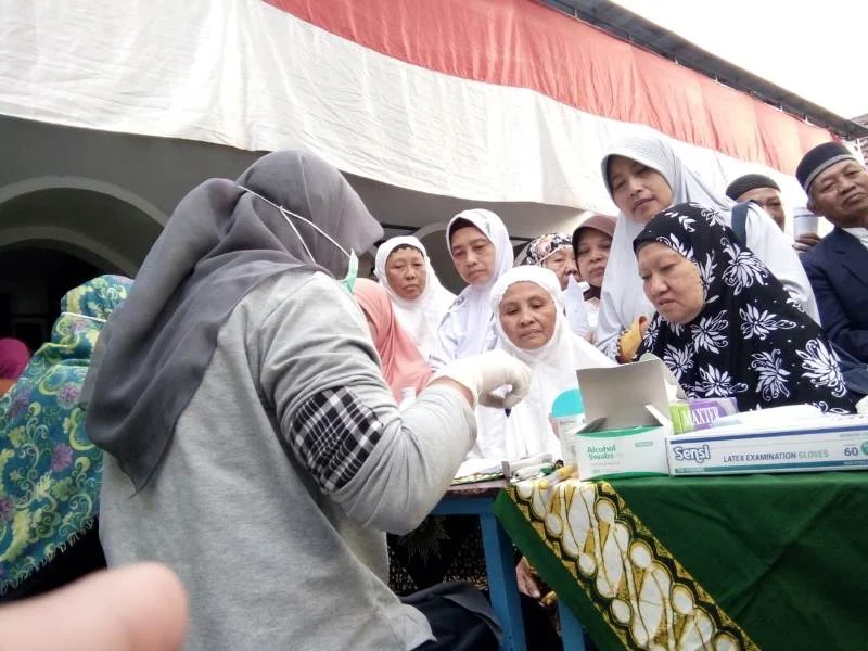 Pashmina Kota Malang Gelar Pemeriksaan Kesehatan untuk Jamaah Shalat Subuh