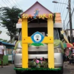 Replika Gedung Ikrom Hiasi Pawai Akbar PCM Sepanjang