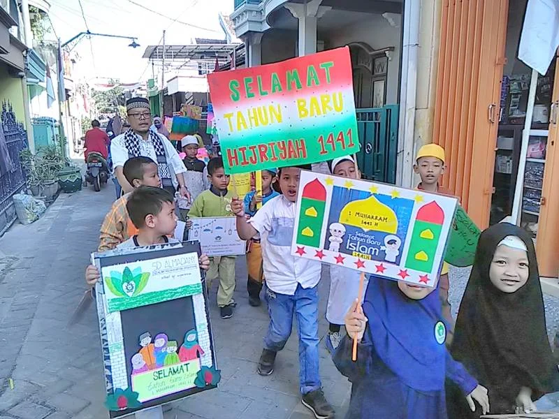 Gebyar Muharam, Siswa Pawai Ucapkan Selamat Tahun Baru