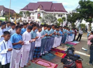 Pelajar Muhammadiyah Tuban Aksi Gelar Sajadah untuk Palestina