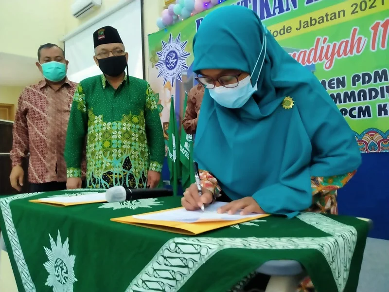 PDM Kota Surabaya Lantik Kepala SD Muhlas Surabaya