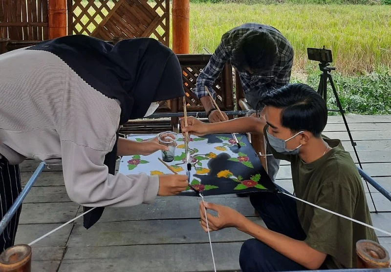 Belajar Batik di Kampung Budaya Polowijen