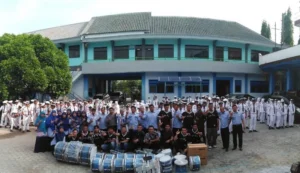 Datang dari Jepang, Para Alumni Berbuat Ini kepada Almamaternya