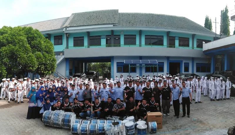 Datang dari Jepang, Para Alumni Berbuat Ini kepada Almamaternya