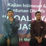 Dua Pemain Arema Jadi Bintang Foto Selfie dan Tanda Tangan di  Baksos untuk Warga Desa Jabung