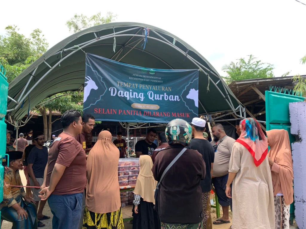 Pemuda Muhammadiyah Waru Bagikan Ribuan Daging Kurban