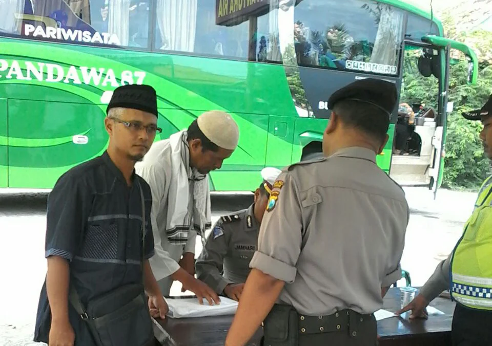 Diperiksa di Perbatasan Jatim-Jateng: Disuruh Isi Buku Tamu Polisi dan Difoto Bersama, Kisah Rombongan Bangkalan ke Aksi Bela Islam III