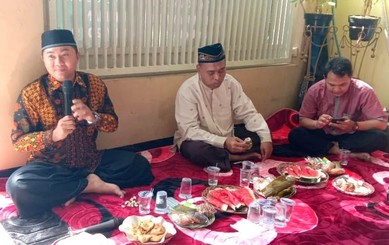 Inilah Transfer Ilmu yang  Meninggikan Derajat Manusia