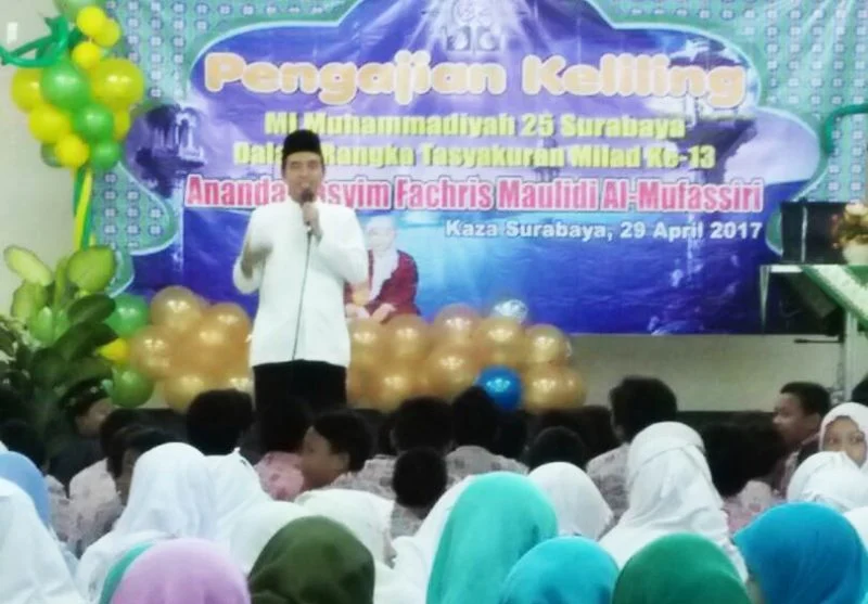 Di Mall Kaza, MI Muhammadiyah 25 Surabaya Adakan Pengajian Keliling