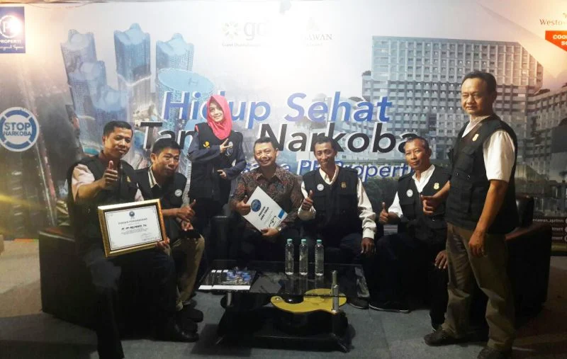 Peduli Bahaya Narkoba, Ketua LDK PW Muhammadiyah Jatim Raih Penghargaan BNN