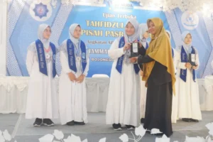 Banyak Penghargaan di Acara Pisah Pasrah SD Mudabo