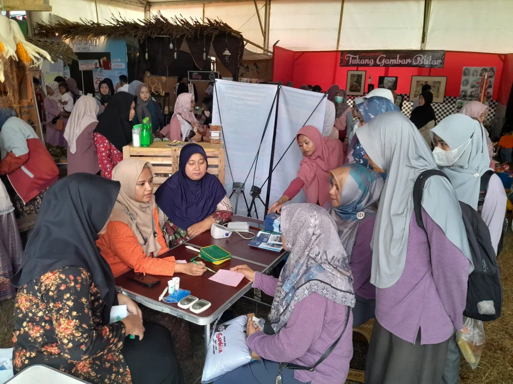 RS Islam Aminah Blitar Meriahkan Bazar Blitar Djadoel dengan Buka Layanan Kesehatan Gratis