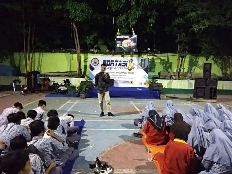 Fortasi Sekolah Ini Ditutup dengan Pentas Seni dan Pawai Memungut Sampah