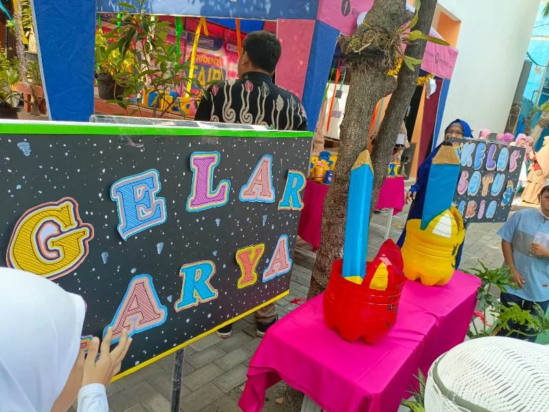Tempat Pensil Jumbo di Gelar Karya SD Ikrom