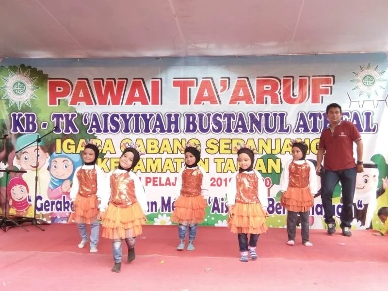 Usai Pawai, Siswa Unjuk Bakat di Panggung Gembira
