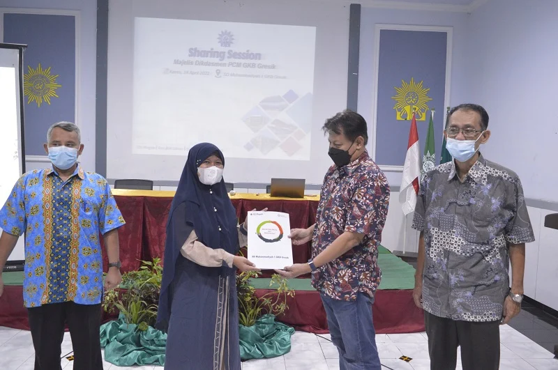 Cairkan THR Rp 154 Juta, Majelis Dikdasmen PCM GKB Berbagi ke Sekolah Mitra