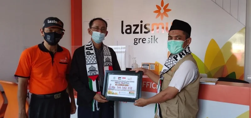 Muhammadiyah GKB Gresik Serahkan Donasi Palestina Rp 166 Juta