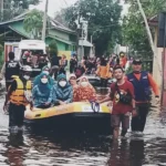 Perahu Karet MDMC Sidoarjo Tiba Langsung Terjun ke Banjir Rejoso