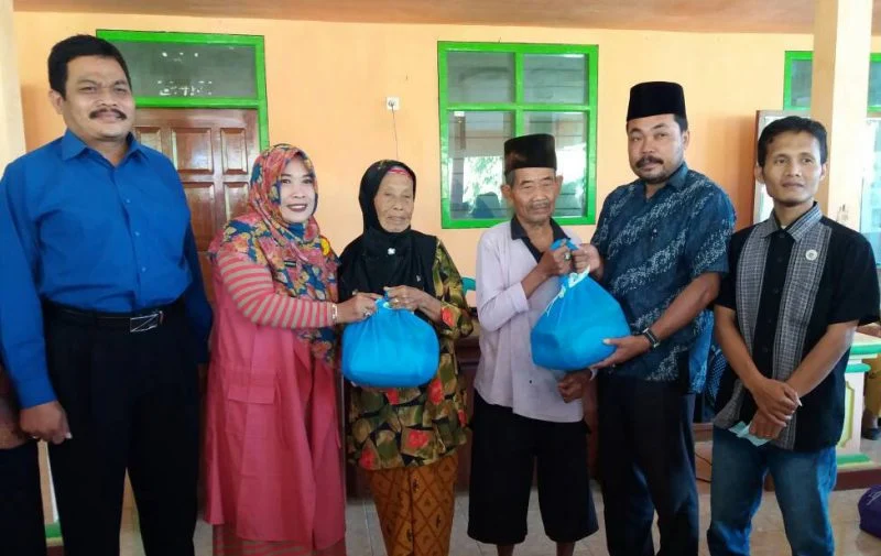 Di Desa yang Berbatasan dengan Australia Itu, Sekolah Muhammadiyah Ini Lakukan Aksi Filantropi