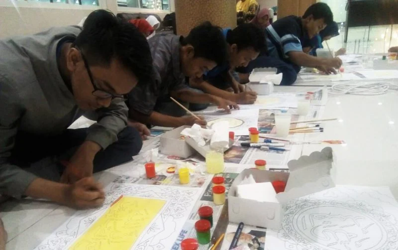 Agar Seni Islam Ini Tidak Punah: Puluhan Kaligrafer Muda Gresik Berkarya di Bulan Ramadhan