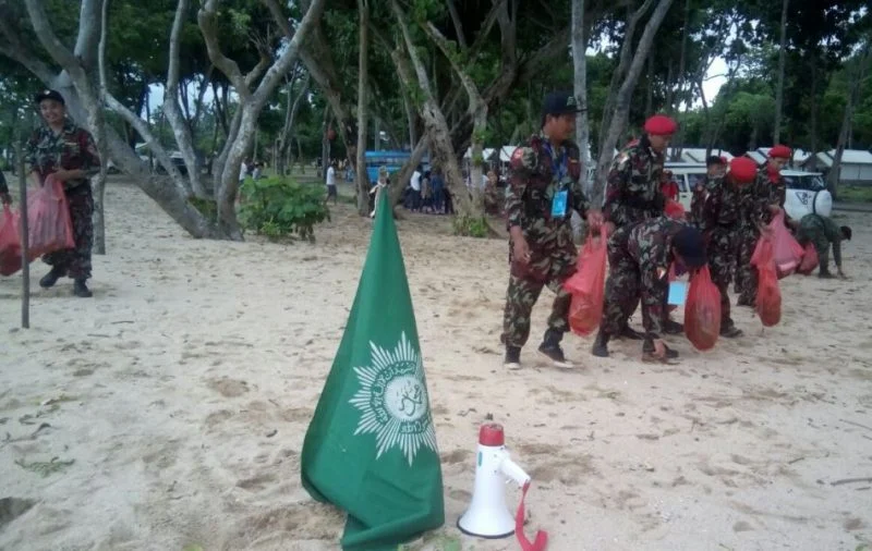 Bonus dari Memungut Sampah di Pantai Balekambang, Peserta Diklat KOKAM Peroleh Fasilitas Berlatih