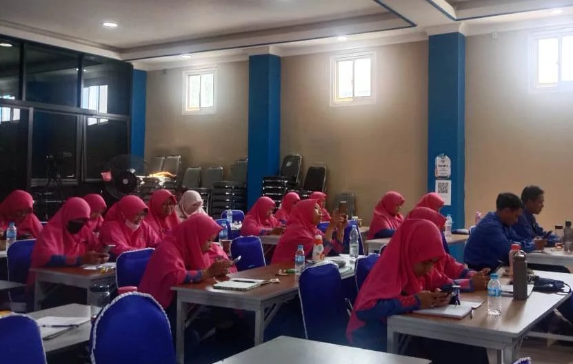 Dipaksa Hanya Lima Menit, Judul Berita Itu Bikin Tawa Peserta