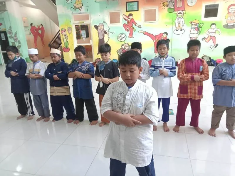 Pesantren Magrib Isya, Begini Kegiatan Santrinya