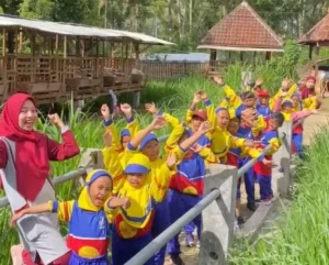 Berkunjung ke Peternakan Sapi, Pengalaman Memerah Susu