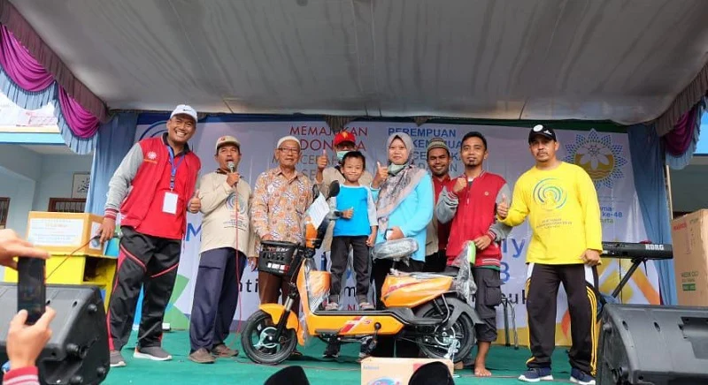 Jalan Sehat Pramuktamar PRM Sekapuk Berhadiah Sepeda Listrik