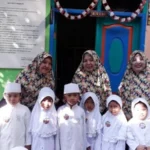 Memotivasi Belajar dan Disiplin Siswa dengan Hadiah Pin Karakter