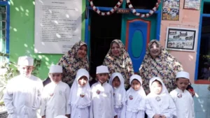 Memotivasi Belajar dan Disiplin Siswa dengan Hadiah Pin Karakter