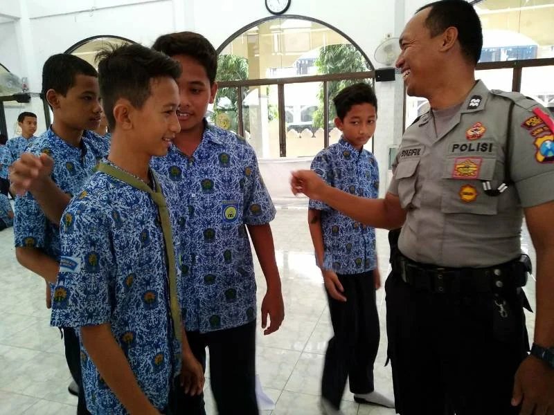 Polisi Datangi Sekolah Sosialisasi Bahaya Narkoba dan Operasi Zebra