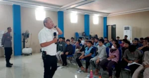 Dua Polisi Datangi SD Ikrom Sampaikan Ini