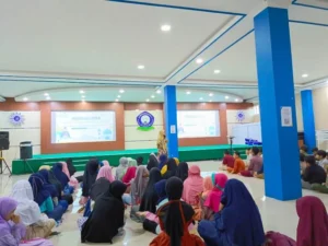 Pondok Anak Semalam Ikrom, Asyiknya Bermain Puzzle