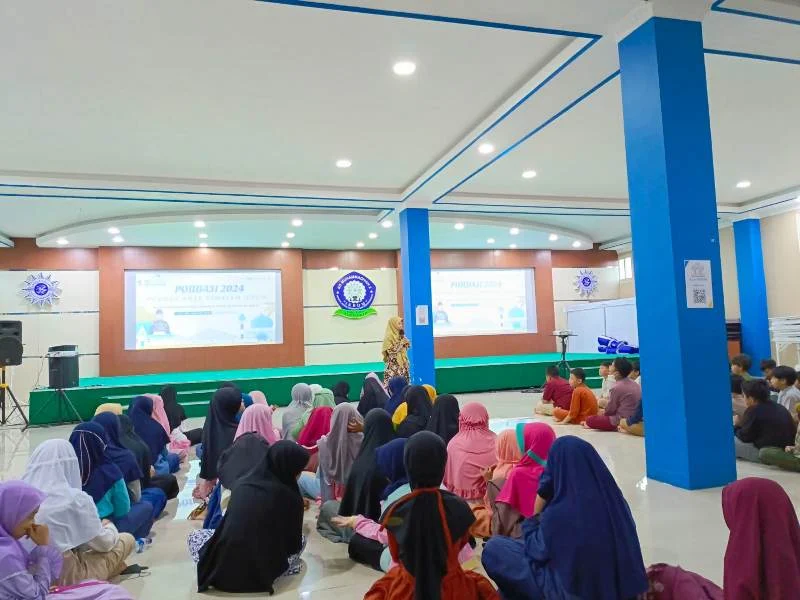 Pondok Anak Semalam Ikrom, Asyiknya Bermain Puzzle