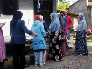 Mahasiswa UMG Dirikan Bank Sampah Bersama Warga