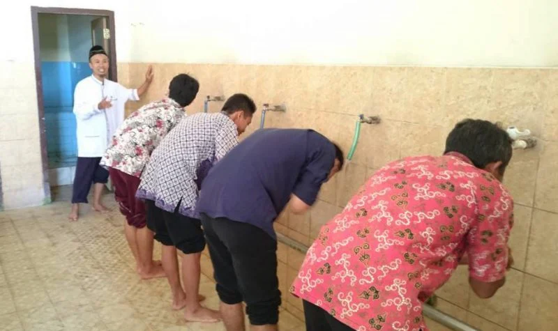 Ketika Karyawan Rumah Sakit Muhammadiyah Belajar Wudhu Lagi