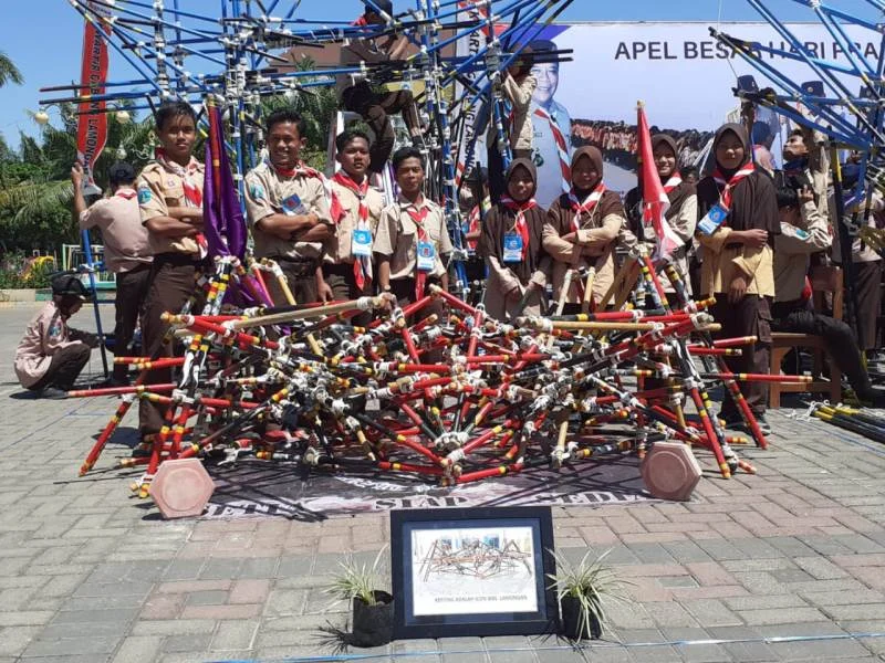 Bikin Kepiting dari 157 Tongkat Antarkan MAM 13 Juara HUT Pramuka