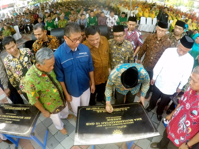 Akreditasi Dapat A, Haedar Nashir Tanda Tangani Prasasti Sekolah Unggul