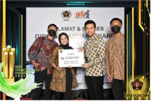 Tim DKV SMAM 8 Gresik Juara Lomba Live Report HPN 2022 PWI Gresik