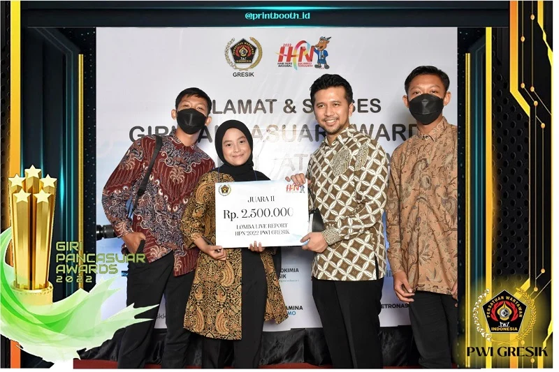 Tim DKV SMAM 8 Gresik Juara Lomba Live Report HPN 2022 PWI Gresik