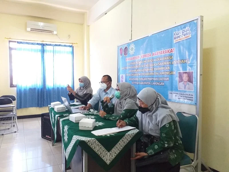 Dosen Umla Latih Konseling Kader BIKKSA