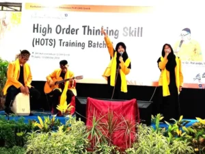 Puisi WS Rendra Membuka Pelatihan HOTS