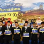 Wisuda Purnasiswa SMP Muhammadiyah 9 Surabaya: Alumni Harus Mampu Bersaing di Zamannya