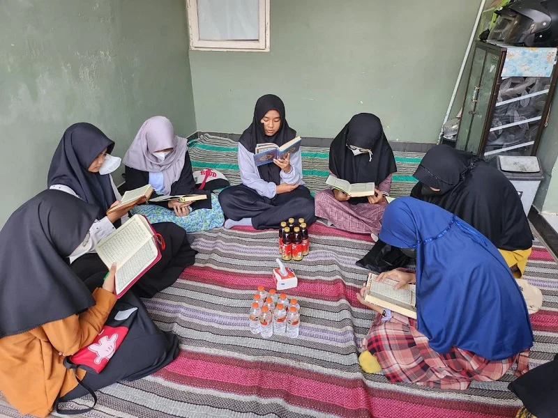 Siswa Smamio Ajak Baca Al-Quran Rutin di Quran Day