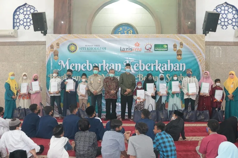 RS Siti Khodijah dan Lazismu PCM Sepanjang Berbagi Sembako