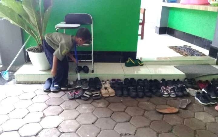 Rajin Menata Sepatu, Kudoakan Jadi Pemimpin Negara